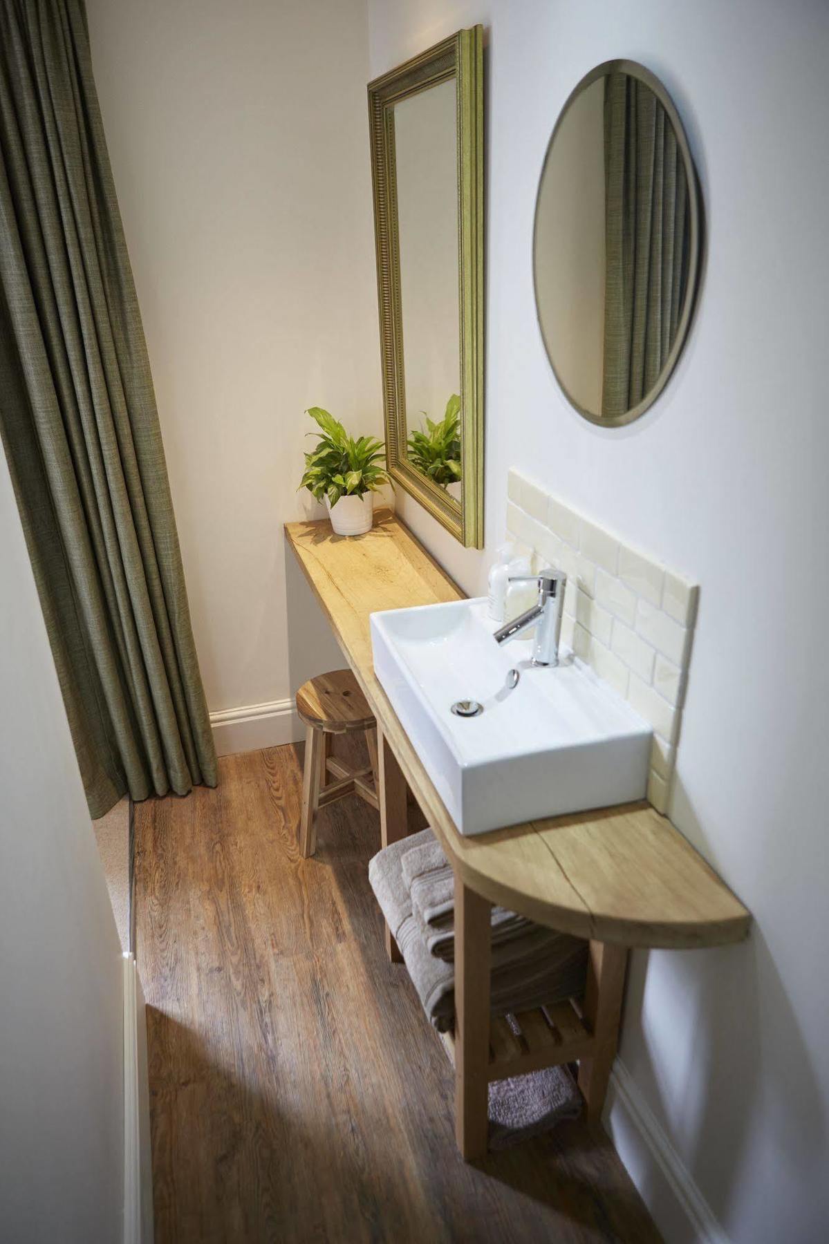 Lyndhurst House Luaran gambar